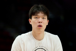 苏格兰vs摩洛哥-7-向杨瀚森索要签名合影未果 球迷：我们也没吃饭的 你给签个不行吗