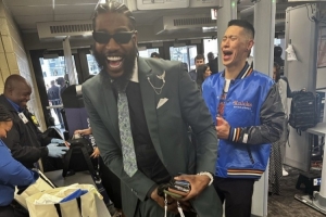 奥地利vs约旦-11-开怀大笑！记者晒香波特和林书豪入场观战尼克斯总决赛G3照
