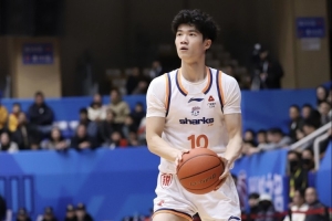 阿尔及利亚vs奥地利-7-媒体人：偰李永炜出去多练练还会提高 身高有优势 高快灵才是未来