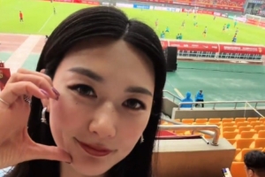 挪威vs法国-2-中国女足球员杨莉娜现场观战国足vs泰国：致敬武磊百场