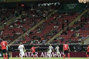 新西兰vs埃及-2-大片空座！记者晒图质疑FIFA虚报韩国vs捷克上座人数：44985人？