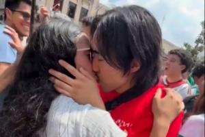 厄瓜多尔vs库拉索-4-乐不思蜀！韩国球迷在墨西哥已玩嗨，与当地陌生女球迷接吻