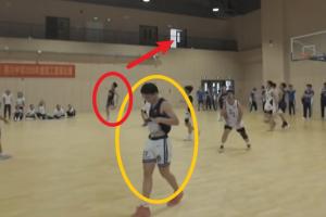 科特迪瓦vs厄瓜多尔-1-让子弹再飞一会儿深圳一中学篮球比赛惊现不看筐背投压哨绝杀