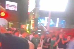 科特迪瓦vs厄瓜多尔-11-infobae：阿根廷-阿尔及利亚赛前，两队球迷在时代广场爆发冲突