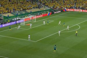日本vs瑞典-7-差一点！阿里亚斯直塞禁区，路易斯·迪亚斯扫射击中立柱！
