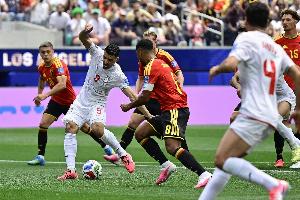 世界杯_加掌大vs卡塔尔-外媒：世界杯球场外盗版球衣40美元一件，美国球迷不爱买伊朗球衣