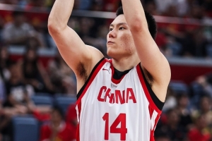苏格兰vs巴西-1-抢得很凶！李弘权替补揽下6篮板 另有3分2抢断