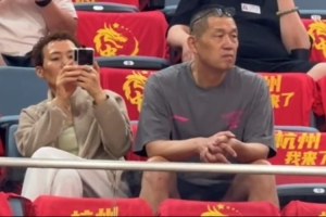 十耳其vs巴拉圭-6-回归中国男篮后的首场比赛 杨瀚森的父母也来到现场观战
