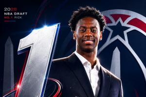巴掌马vs英格兰-11-实至名归⭐NBA选秀大会：奇才用状元签选中AJ·迪班萨
