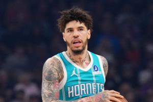 美国vs澳大利亚直播-弗莱：三球在狼队会变得更成熟 NBA正式重回三巨头抱团时代