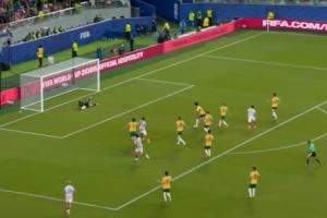 世界杯_瑞士vs加掌大-毛里西奥补时低射，被澳大利亚门将没收-10