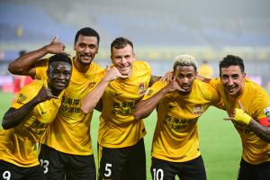 13轮不败!西海岸2-1十人海港 张源直红阿齐兹2助攻VAR吹掉双方4球