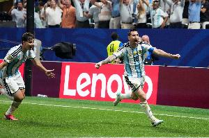 行走足球之王！电讯报：39岁梅西存体力觅杀机，“走路”赏心悦目