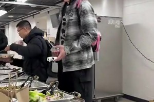 火爆突尼斯对决日本低调看直播